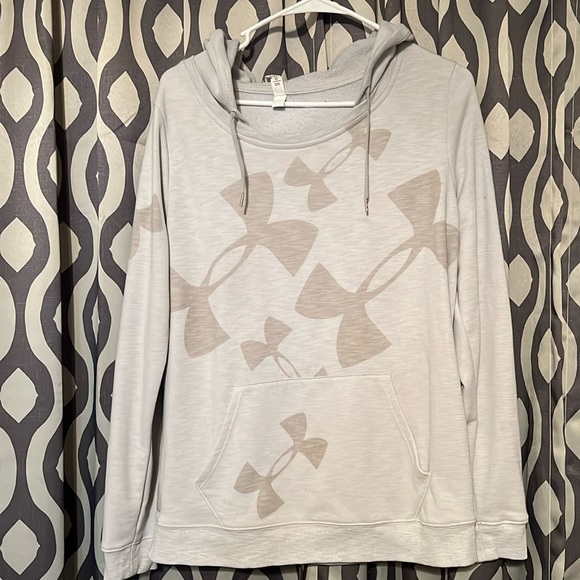 Under Armour Tops - UnderArmour women’s hoodie LG